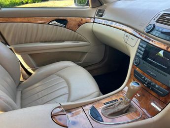 MERCEDES-BENZ E-CLASS 2.1 E220 CDI Elegance Saloon 4dr Diesel Automatic (177 g/km, 170