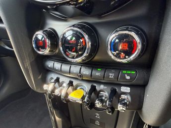 MINI Electric Hatch Cooper SE 32.6kWh Level 3 Hatchback 3dr Electric Auto (184 ps)