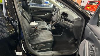 FORD MUSTANG MACH-E Standard Range 70kWh SUV 5dr Electric Automatic (269 ps)