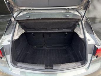 VAUXHALL ASTRA 1.6 CDTi BlueInjection Tech Line Nav Hatchback 5dr Diesel Auto E