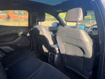 FORD MUSTANG MACH-E Extended Range 91kWh SUV 5dr Electric Automatic AWD (351 ps)