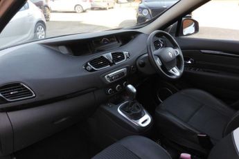 RENAULT SCENIC 1.5 dCi Dynamique TomTom MPV 5dr Diesel EDC Euro 5 (110 ps)