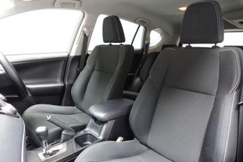 TOYOTA RAV4 2.5 VVT-h Icon Tech SUV 5dr Petrol Hybrid CVT Euro 6 (s/s) (197 