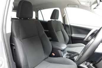TOYOTA RAV4 2.5 VVT-h Icon Tech SUV 5dr Petrol Hybrid CVT Euro 6 (s/s) (197 