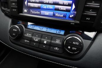 TOYOTA RAV4 2.5 VVT-h Icon Tech SUV 5dr Petrol Hybrid CVT Euro 6 (s/s) (197 