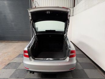 SKODA SUPERB 2.0 TDI Elegance Hatchback 5dr Diesel DSG 4WD Euro 5 (s/s) (170 