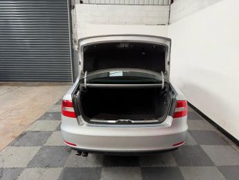 SKODA SUPERB 2.0 TDI Elegance Hatchback 5dr Diesel DSG 4WD Euro 5 (s/s) (170 