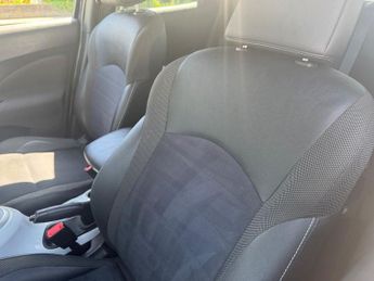 NISSAN JUKE 1.6 N-Connecta SUV 5dr Petrol XTRON Euro 6 (117 ps)