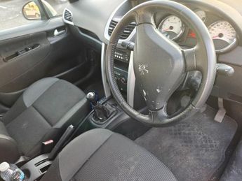 PEUGEOT 207 1.6 HDi Active Hatchback 5dr Diesel Manual Euro 5 (92 ps)
