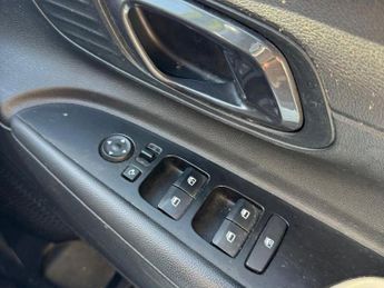 HYUNDAI BAYON 1.0 T-GDi MHEV Premium SUV 5dr Petrol Hybrid DCT Euro 6 (s/s) (1