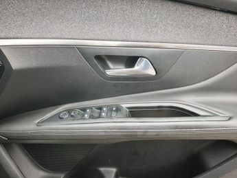 PEUGEOT 3008 1.6 BlueHDi Allure SUV 5dr Diesel EAT Euro 6 (s/s) (120 ps)