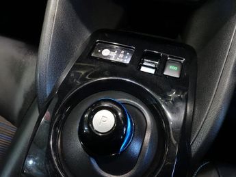 NISSAN LEAF 40kWh N-Connecta Hatchback 5dr Electric Auto (150 ps)
