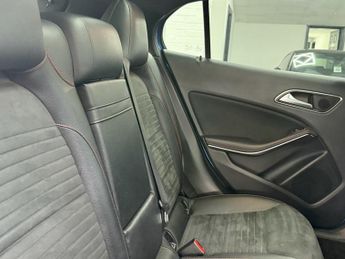 MERCEDES-BENZ GLA GLA200 AMG LINE PREMIUM PLUS 5d  AUTO  136 BHP