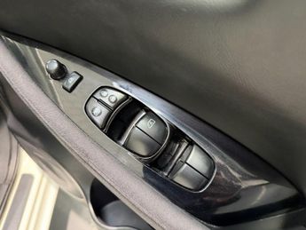 NISSAN LEAF 30kWh Acenta Hatchback 5dr Electric Auto (109 bhp)