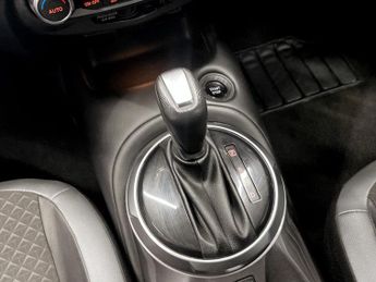 NISSAN JUKE 1.6 N-Connecta SUV 5dr Petrol Hybrid Auto Euro 6 (143 ps)