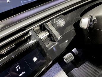 PEUGEOT E-3008 73kWh GT SUV 5dr Electric Auto (210 ps)