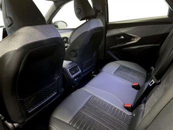 PEUGEOT E-3008 73kWh GT SUV 5dr Electric Auto (210 ps)