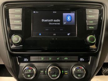 SKODA OCTAVIA 1.6 TDI Elegance Estate 5dr Diesel DSG Euro 5 (s/s) (105 ps)