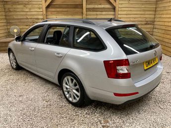 SKODA OCTAVIA 1.6 TDI Elegance Estate 5dr Diesel DSG Euro 5 (s/s) (105 ps)