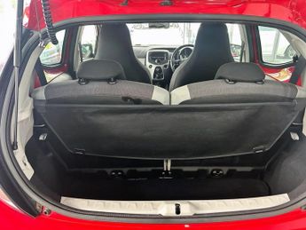 TOYOTA AYGO 1.0 VVT-i x-play Hatchback 5dr Petrol x-shift Euro 6 (68 ps) 1 F