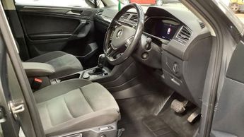 VOLKSWAGEN TIGUAN 2.0 TDI SEL SUV 5dr Diesel DSG 4Motion Euro 6 (s/s) (190 ps)