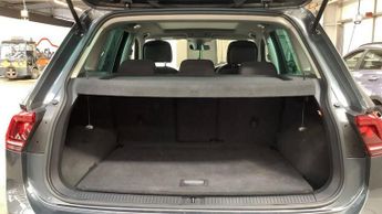 VOLKSWAGEN TIGUAN 2.0 TDI SEL SUV 5dr Diesel DSG 4Motion Euro 6 (s/s) (190 ps)