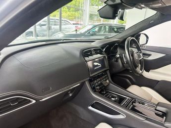 JAGUAR F-PACE 2.0 D240 R-Sport SUV 5dr Diesel Auto AWD Euro 6 (s/s) (240 ps) J