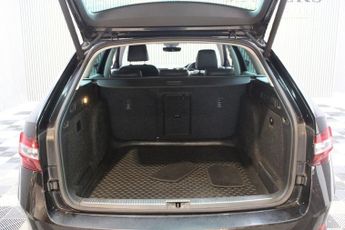 SKODA SUPERB 2.0 TDI Laurin & Klement Estate 5dr Diesel DSG Euro 6 (s/s) (150