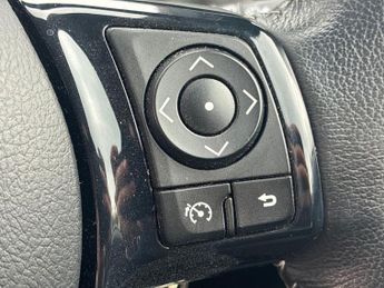 TOYOTA YARIS 1.5 VVT-i Icon Tech Hatchback 5dr Petrol Manual Euro 6 (111 ps)