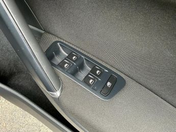 VOLKSWAGEN E-GOLF e-Golf Hatchback 5dr Electric Auto (115 ps)