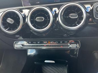 MERCEDES-BENZ A-CLASS 1.3 A180 Sport (Executive) Hatchback 5dr Petrol 7G-DCT Euro 6 (s