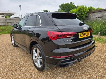 AUDI Q3 1.5 TFSI CoD 35 S line SUV 5dr Petrol S Tronic Euro 6 (s/s) (150