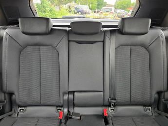 AUDI Q3 1.5 TFSI CoD 35 S line SUV 5dr Petrol S Tronic Euro 6 (s/s) (150