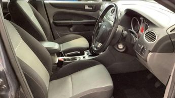 FORD FOCUS 1.6 Zetec Hatchback 5dr Petrol Manual (161 g/km, 99 bhp)