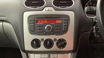 FORD FOCUS 1.6 Zetec Hatchback 5dr Petrol Manual (161 g/km, 99 bhp)