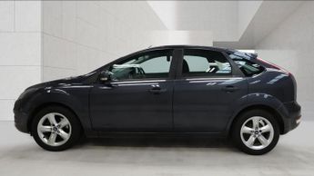 FORD FOCUS 1.6 Zetec Hatchback 5dr Petrol Manual (161 g/km, 99 bhp)