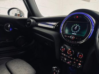 MINI CONVERTIBLE 1.5 Cooper Convertible 2dr Petrol Steptronic Euro 6 (s/s) (136 p