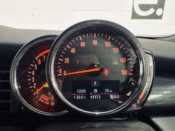 MINI CONVERTIBLE 1.5 Cooper Convertible 2dr Petrol Steptronic Euro 6 (s/s) (136 p