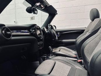 MINI CONVERTIBLE 1.5 Cooper Convertible 2dr Petrol Steptronic Euro 6 (s/s) (136 p