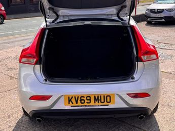 VOLVO V40 2.0 D3 Inscription Edition Hatchback 5dr Diesel Auto Euro 6 (s/s