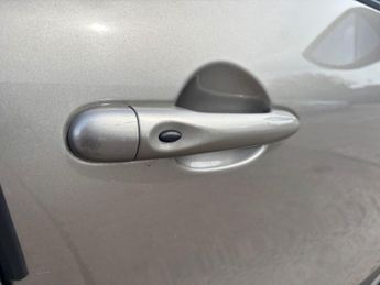 RENAULT CAPTUR 1.5 dCi ENERGY Dynamique Nav SUV 5dr Diesel Auto Euro 6 (s/s) (9