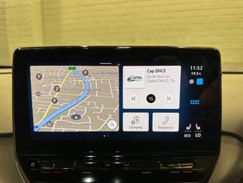 VOLKSWAGEN ID.4 Pro Performance 77kWh Family SUV 5dr Electric Auto (204 ps)