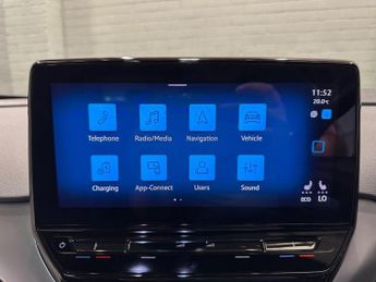 VOLKSWAGEN ID.4 Pro Performance 77kWh Family SUV 5dr Electric Auto (204 ps)