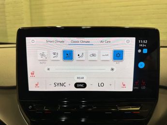 VOLKSWAGEN ID.4 Pro Performance 77kWh Family SUV 5dr Electric Auto (204 ps)