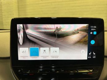 VOLKSWAGEN ID.4 Pro Performance 77kWh Family SUV 5dr Electric Auto (204 ps)