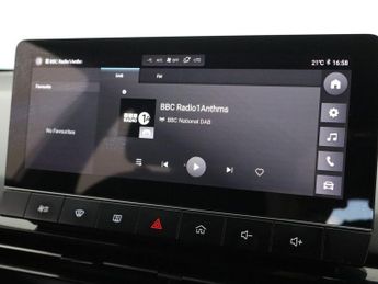 MG MG 4 51kWh SE Hatchback 5dr Electric Auto (170 ps)