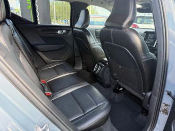 VOLVO XC40 2.0 T4 Inscription SUV 5dr Petrol Auto Euro 6 (s/s) (190 ps)