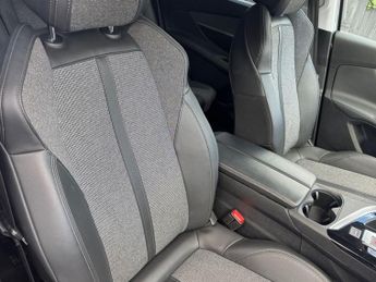 PEUGEOT 5008 1.5 BlueHDi Allure SUV 5dr Diesel 