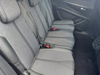 PEUGEOT 5008 1.5 BlueHDi Allure SUV 5dr Diesel 