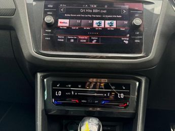 VOLKSWAGEN TIGUAN 2.0 TDI R-Line SUV 5dr Diesel DSG 4Motion Euro 6 (s/s) (150 ps)